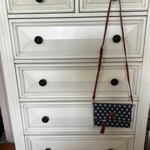 Ladies Dooney & Bourke NY Yankees cross body bag